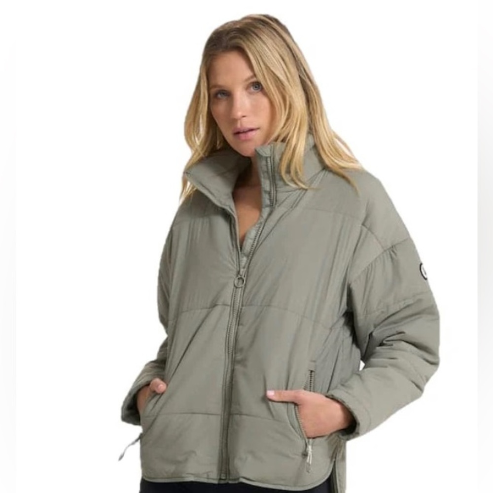 NWT Vuori capsule jacket in Laurel